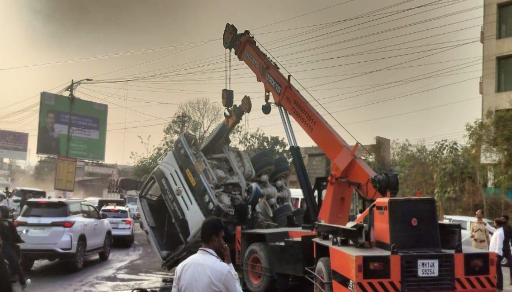 Pune: Two Women Killed in Hinjawadi Accident After Scooter Crushed by Overturned Truck