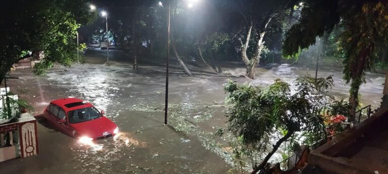 Pune: Many Areas Flooded Due To Heavy Rains, Dams Also Release Water ...