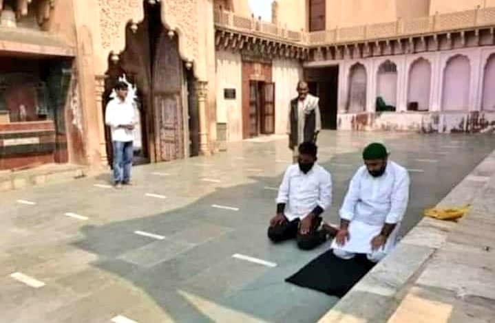 namaz in Mathura temple