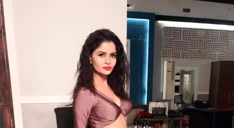 Mumbai: Actress Gehana Vasisth Arrested In Porn Video Racket Case, Had  Upload 85 Adult Videos On Her Website â€“ Punekar News