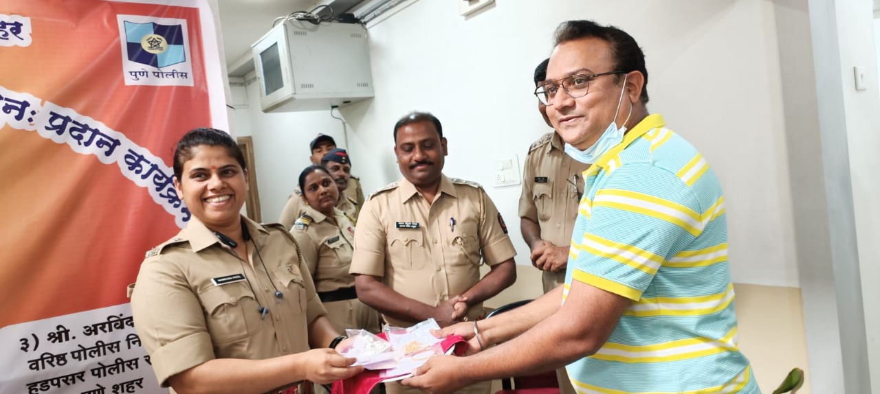 Pune Police Returns Stolen Jewellery