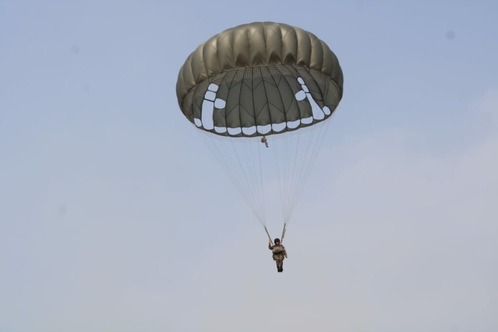 Pune: Army's Bombay Sappers Organizes Para Drop And Para Motors Display ...