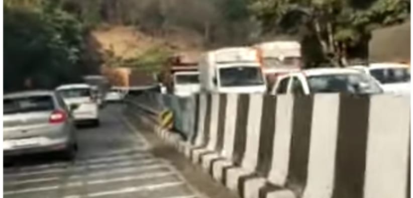 Heavy Traffic on Pune-Mumbai Expressway Leads to Significant Delays for Commuters