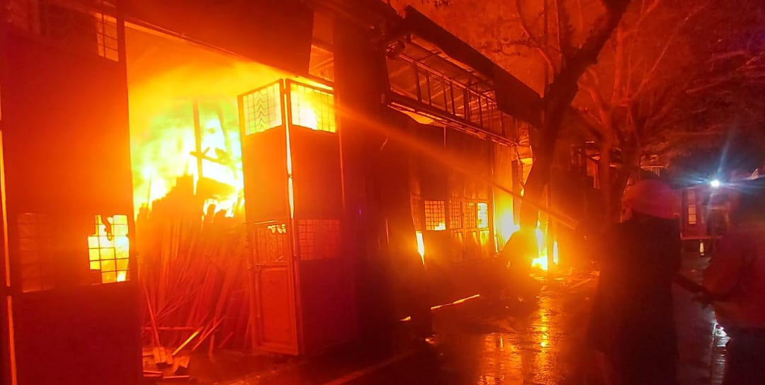 Pune: Massive Fire At Timber Market, Fire Brigade Engaged In Rescue Operation