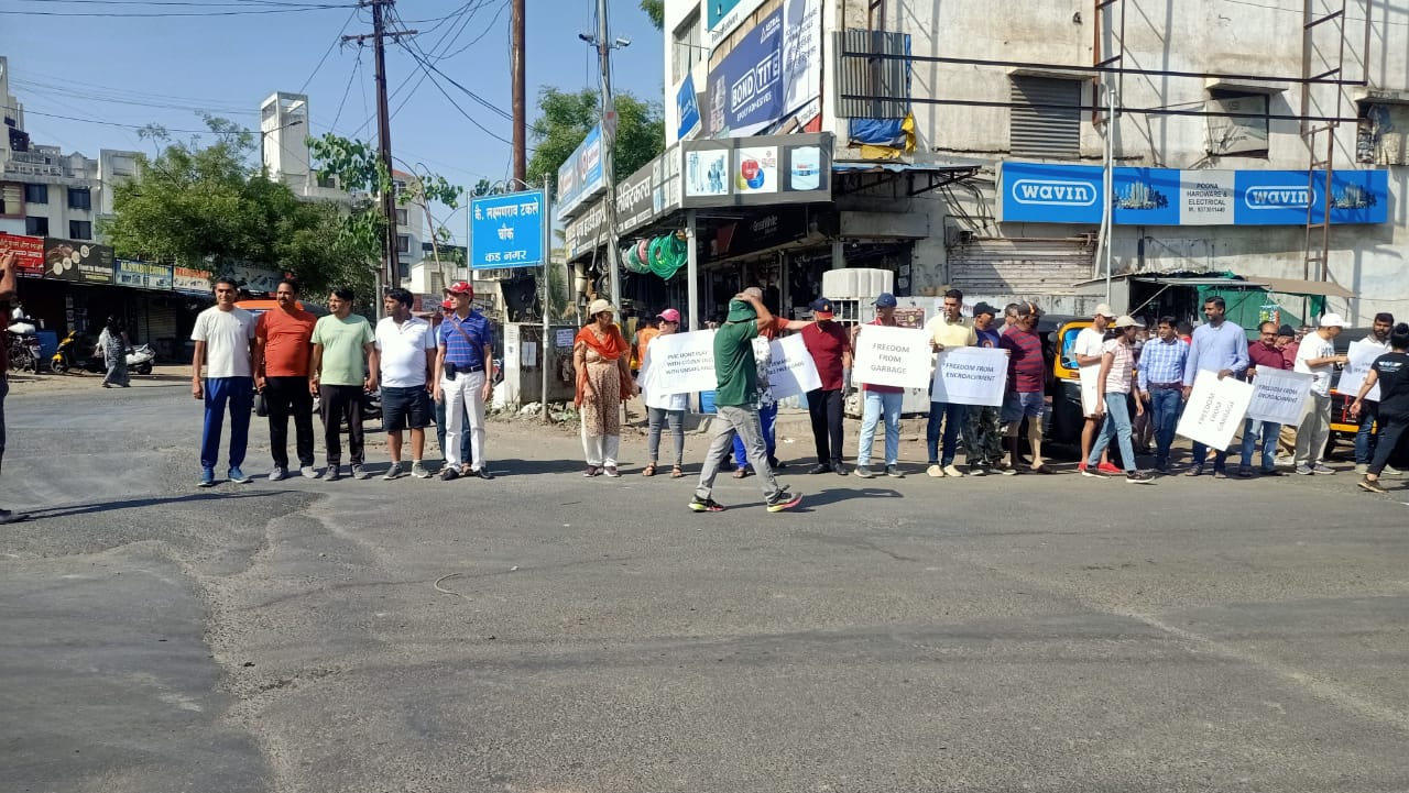 Pune: Citizens Form Human Chain To Demand Civic Facilities in NIBM Road, Undri, Mohamadwadi Area