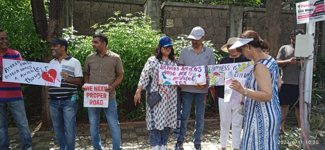 Residents Of NIBM Road Take To The Streets, Seeking Action From Pune Municipal Corporation