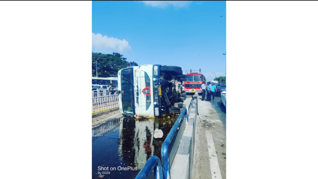 Pune: Oil Tanker Overturns, Causes Significant Spill On Chandannagar BRT Lane