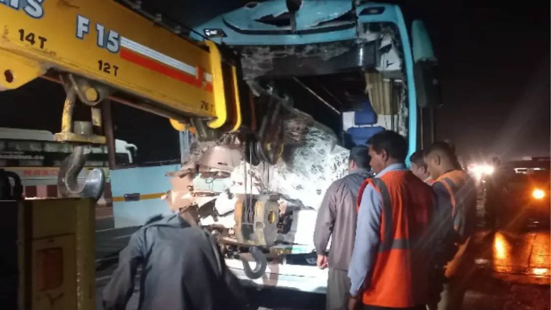 Shivneri Bus Hits Divider on Pune-Mumbai Expressway, Six Injured 