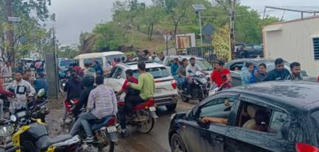 Traffic Sinhagad Road