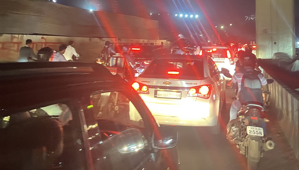 traffic jam in Kalyani Nagar