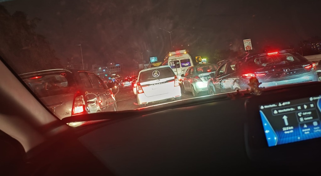 traffic jam on Pune Bengaluru highway