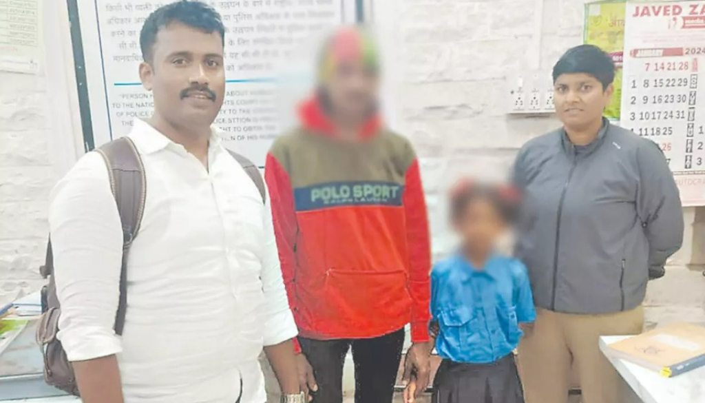 8-Year-Old Girl Rescued on Mumbai-Pune Train