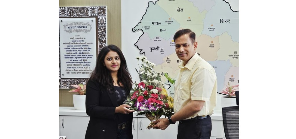 Dr Pooja Khedkar with Pune District Collector Dr Diwase