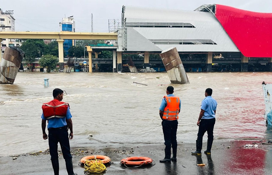 Bhide Bridge under water