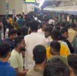 Metro Mania: Pune Experiences Mumbai-Style Overcrowding During Ganesh Visarjan