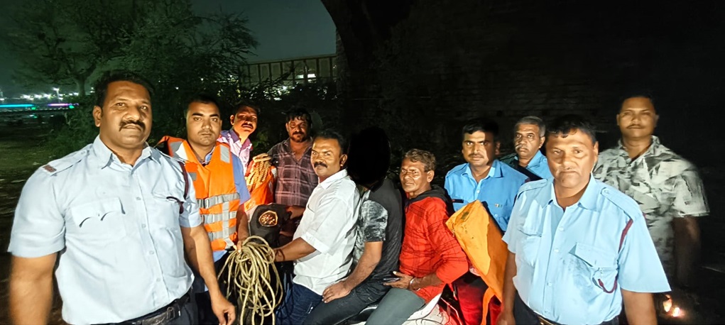 Man rescued from Mutha river in Pune