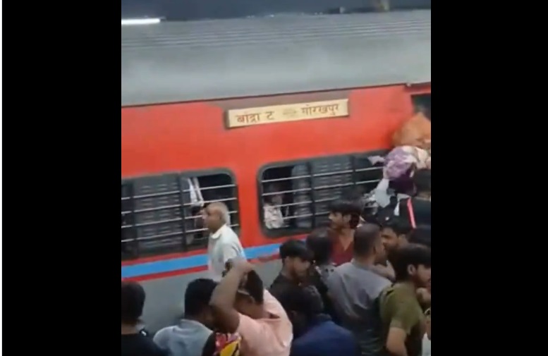 Stampede at Bandra terminus in Mumbai