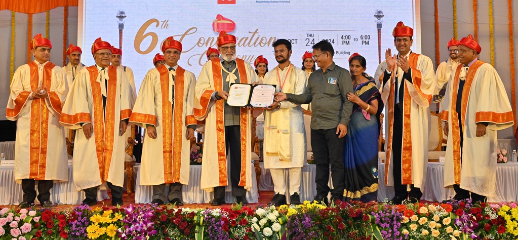 abhay firodia at VIT convocation