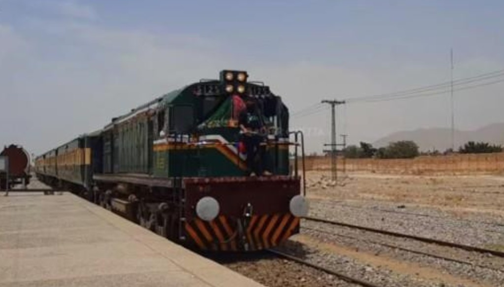 Pakistan Train Hostage Crisis Ends With 21 Casualties - Punekar News